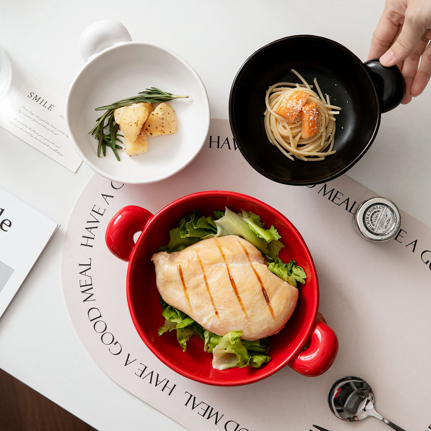 北欧创意陶瓷碗双耳防汤菜盘酒店家用装菜面碗汤碗水果沙拉碗