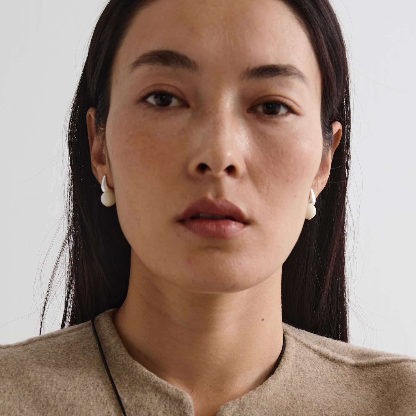 ewest 新款象牙果耳钉女耳环高级原创轻奢设计感百搭秋冬白色耳饰 - 图1