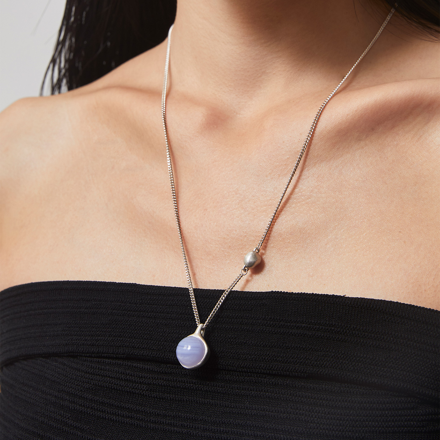 ewest 蓝纹玛瑙单珠吊坠女项链蓝色长款小众项坠气质锁骨链轻奢 - 图1