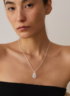 EWEST  BALANCE玛瑙项坠红色吊坠锁骨链新年女毛衣链新春白色项链