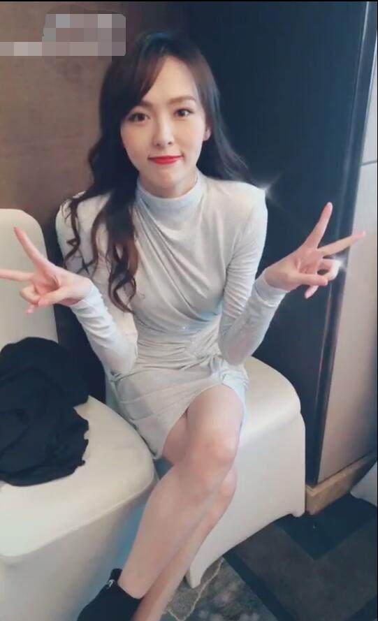 2020新款唐嫣抖音同款银色打底裙 魅使连衣裙