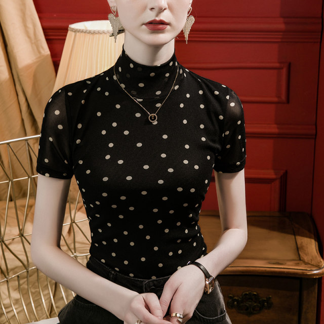 ເສື້ອຍືດຄໍເຕົ່າເຄິ່ງ polka dot printed mesh bottoming shirt for women with short sleeves