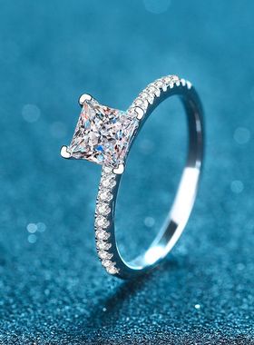 s925银镀18K金镀PT950铂金镶工艺异形四爪1克拉公主方莫桑石戒指