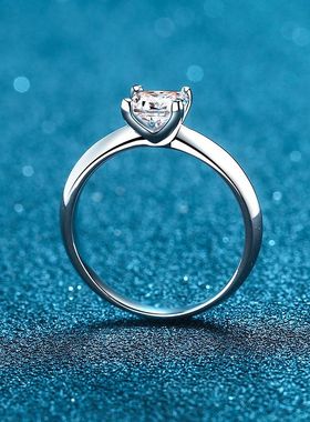 s925银镀18K金戒指女镀PT950铂金光身四爪1克拉2克拉方莫桑石戒指