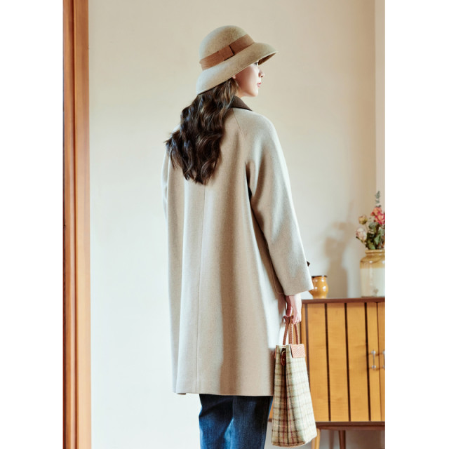 Zihan striped contrasting wool coat for women in winter new retro British style horn buckle loose long jacket