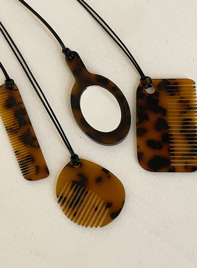 豹纹树脂梳子镜子吊坠黑绳项链女小众复古个性时尚百搭颈链毛衣链