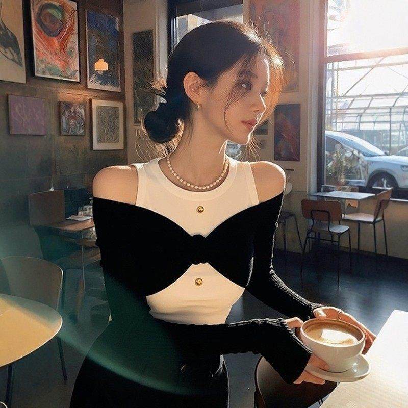 韩系氛围感穿搭黑白拼接露肩针织衫女秋冬设计感小众气质修身上衣,淘宝优惠券,粉丝福利购,淘宝优惠卷