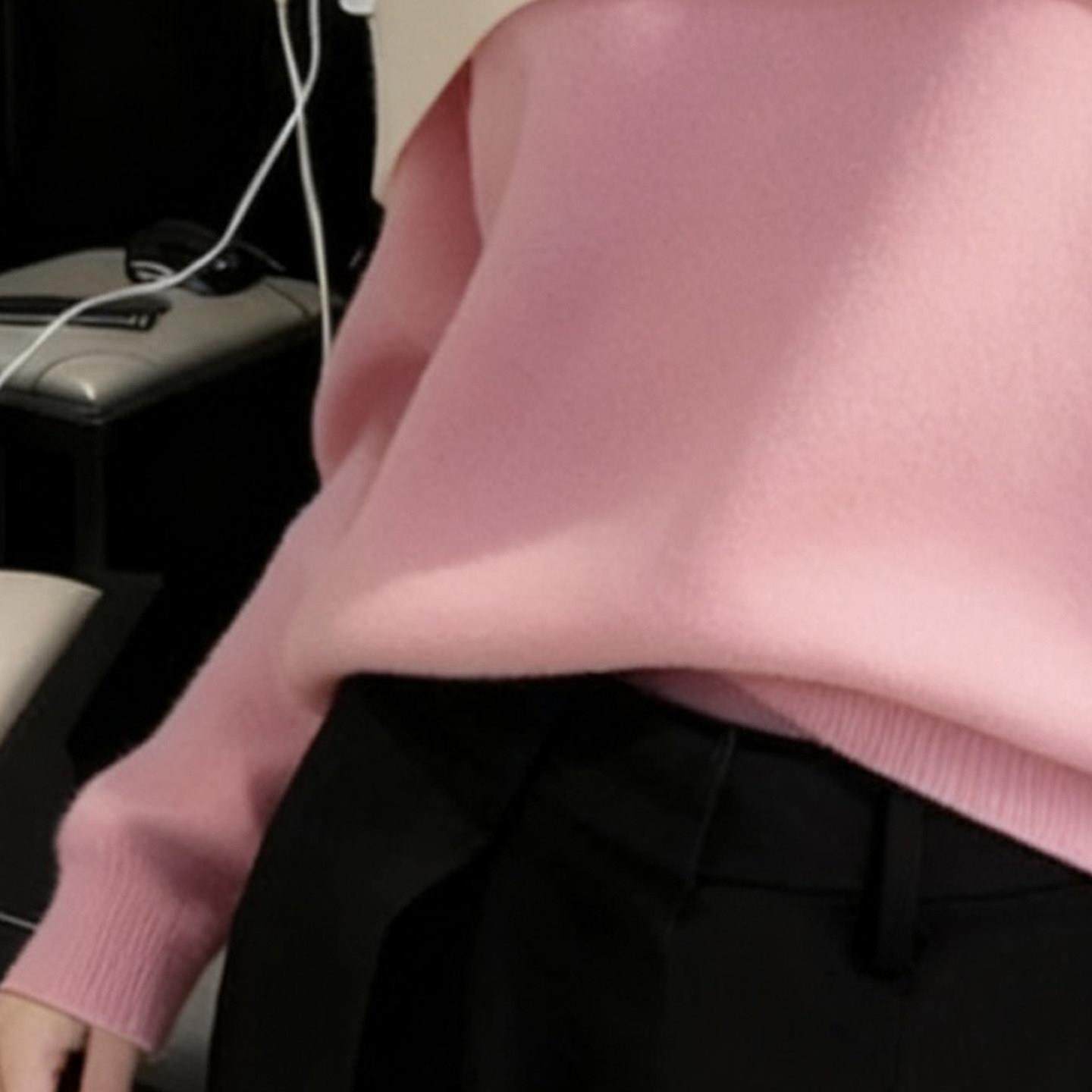 优雅风高级感粉色拼色露肩毛衣针织衫女秋冬新款百搭宽松套头上衣,淘宝优惠券,粉丝福利购,淘宝优惠卷