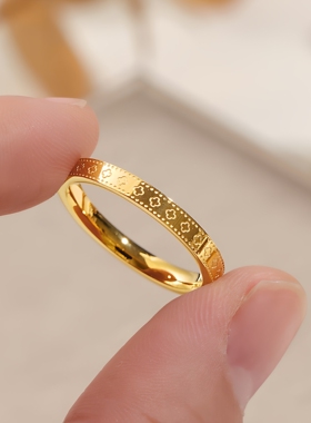 戒指四叶草万花筒光面戒指女轻奢高级感钛钢素圈送女友指