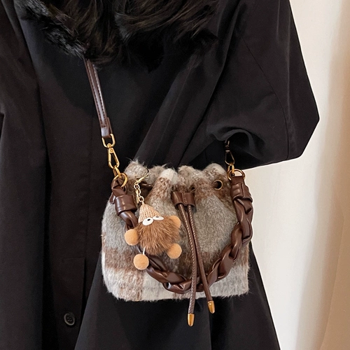 Демисезонная летняя вместительная и большая сумка на одно плечо, сумка через плечо, на шнурках