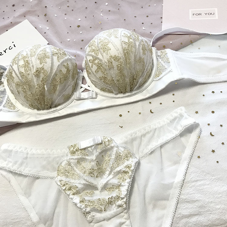 。日系少女甜美内衣二分之一半杯 雯香姿文胸套装