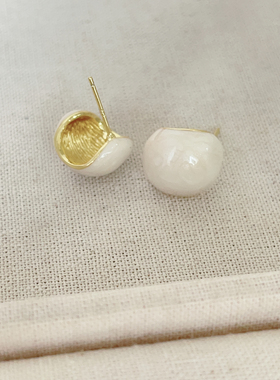 简单复古奶白色耳环女清新温柔耳钉气质椭圆几何半球女耳饰新款
