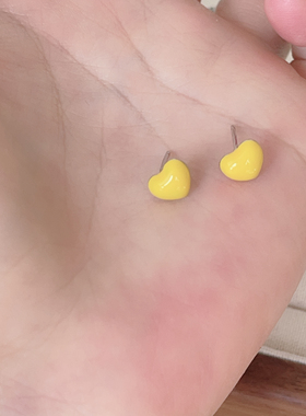 显白黄色小爱心耳钉女S999银针简约桃心甜美少女小巧耳饰小众新款