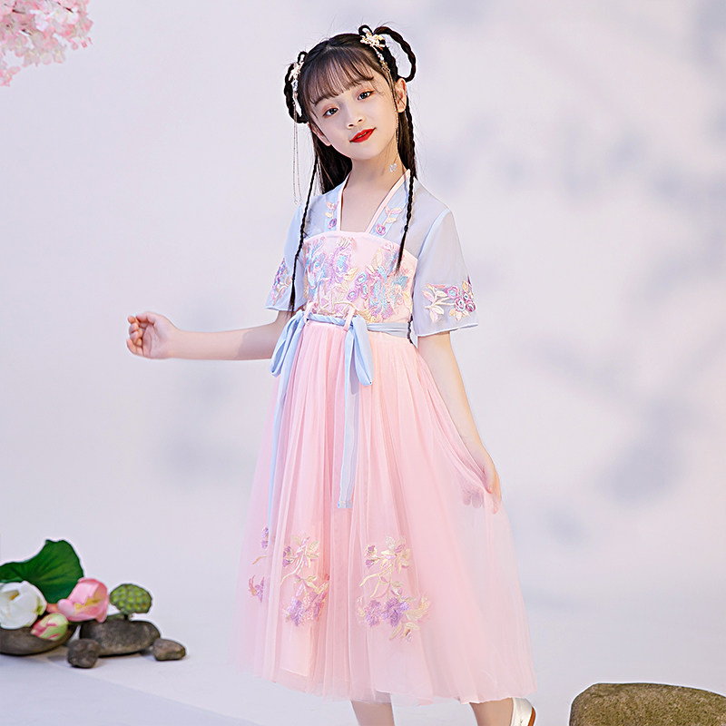  童依瑄汉服