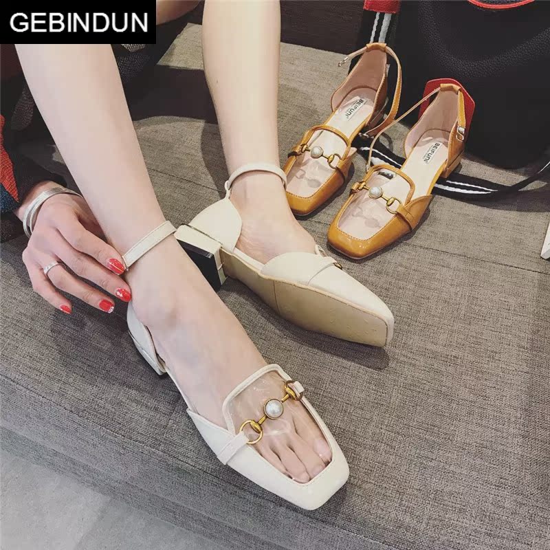 哥宾杜旗舰店GEBINDU轻奢英伦风复古方头方根中空凉鞋女一字扣透明面金属扣凉3