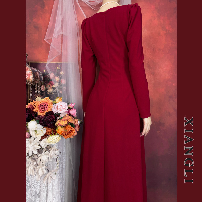 巷里法式复古红色连衣裙秋冬方领赫本显瘦气质优雅结婚敬酒小礼服