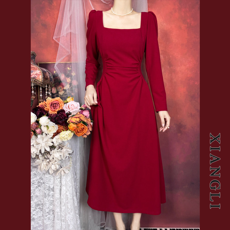 巷里法式复古红色连衣裙秋冬方领赫本显瘦气质优雅结婚敬酒小礼服