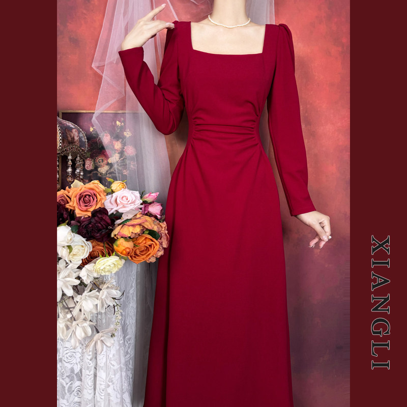 巷里法式复古红色连衣裙秋冬方领赫本显瘦气质优雅结婚敬酒小礼服