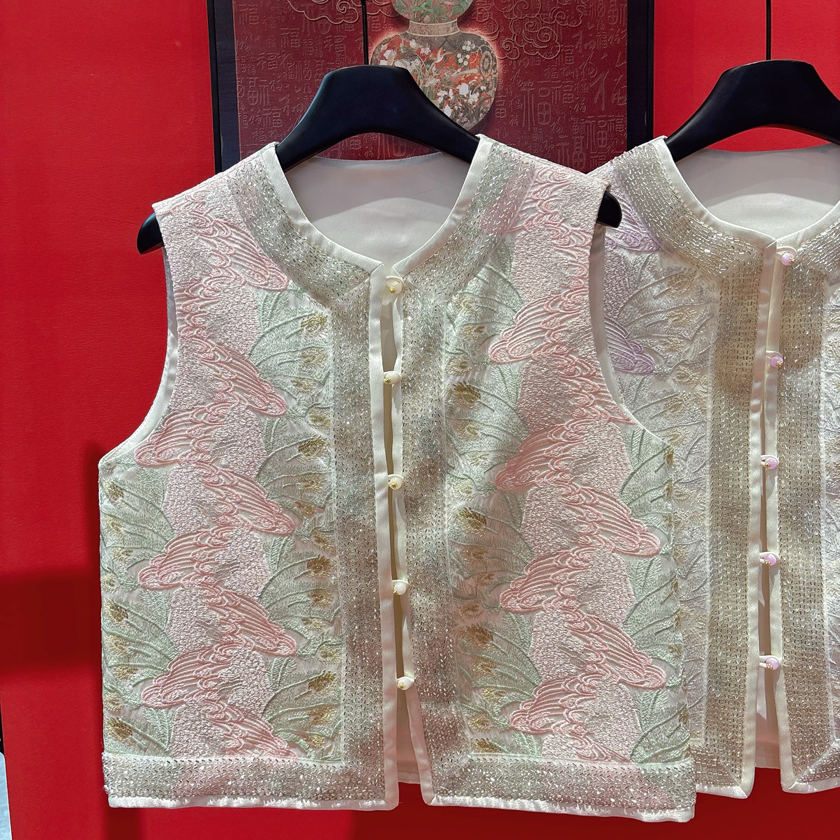 26年早春上新！新中式钉珠刺绣国风盘扣马甲,淘宝优惠券,粉丝福利购,淘宝优惠卷