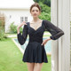 Conservative one-piece hot spring swimsuit that covers the flesh and looks slimming