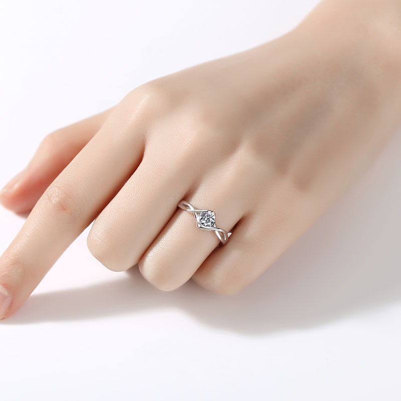 正品d色莫桑石女一克拉求婚戒指 溪润珠宝戒指/指环