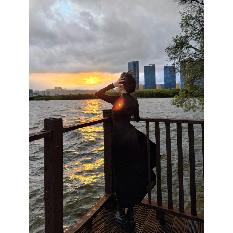 XULU原创天丝羊绒法式修身针织连衣裙收腰气质黑色打底百褶长裙 - 图2