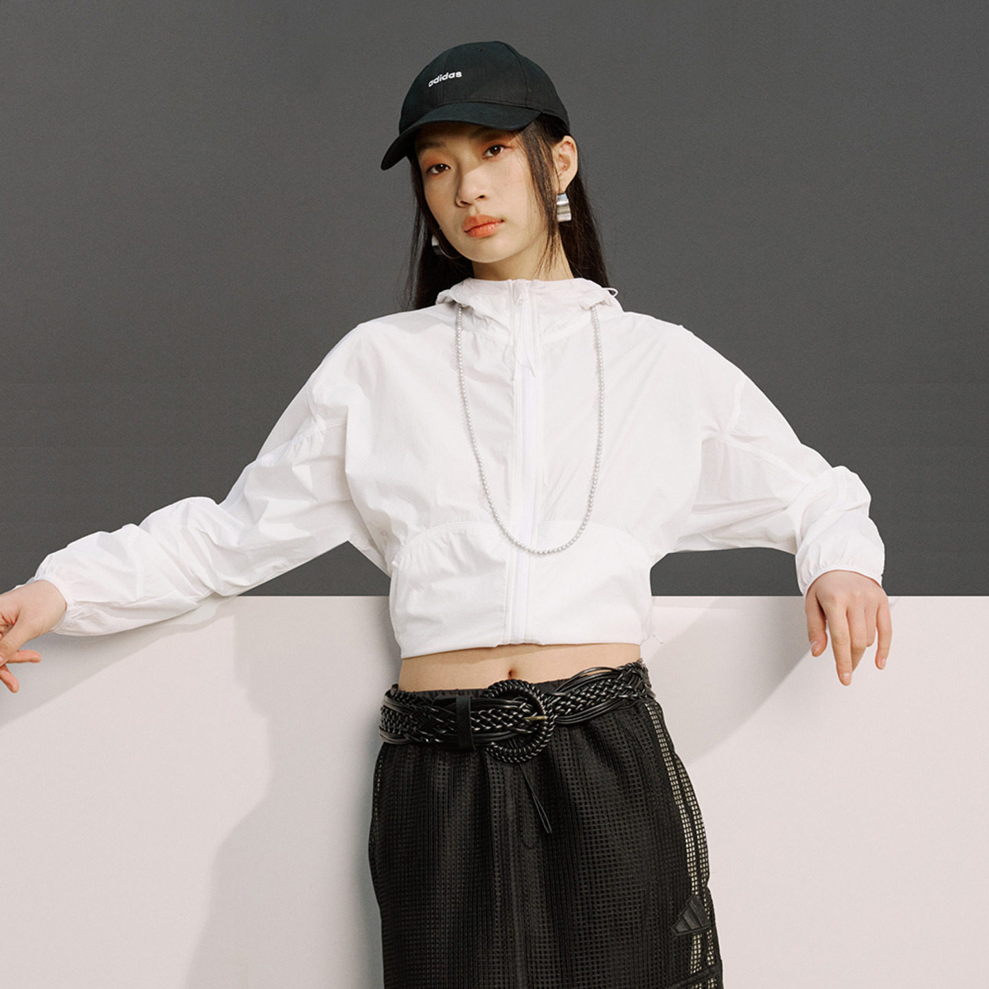 轻肤感系列拒水防风UPF50+连帽防晒衣轻风衣女装adidas阿迪达斯,淘宝优惠券,粉丝福利购,淘宝优惠卷