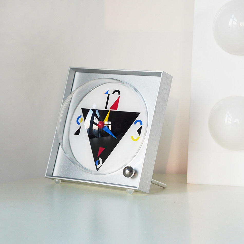 虚室杂陈新款原创中古包豪斯钟表复古高级感静音客厅时钟桌面摆件,淘宝优惠券,粉丝福利购,淘宝优惠卷