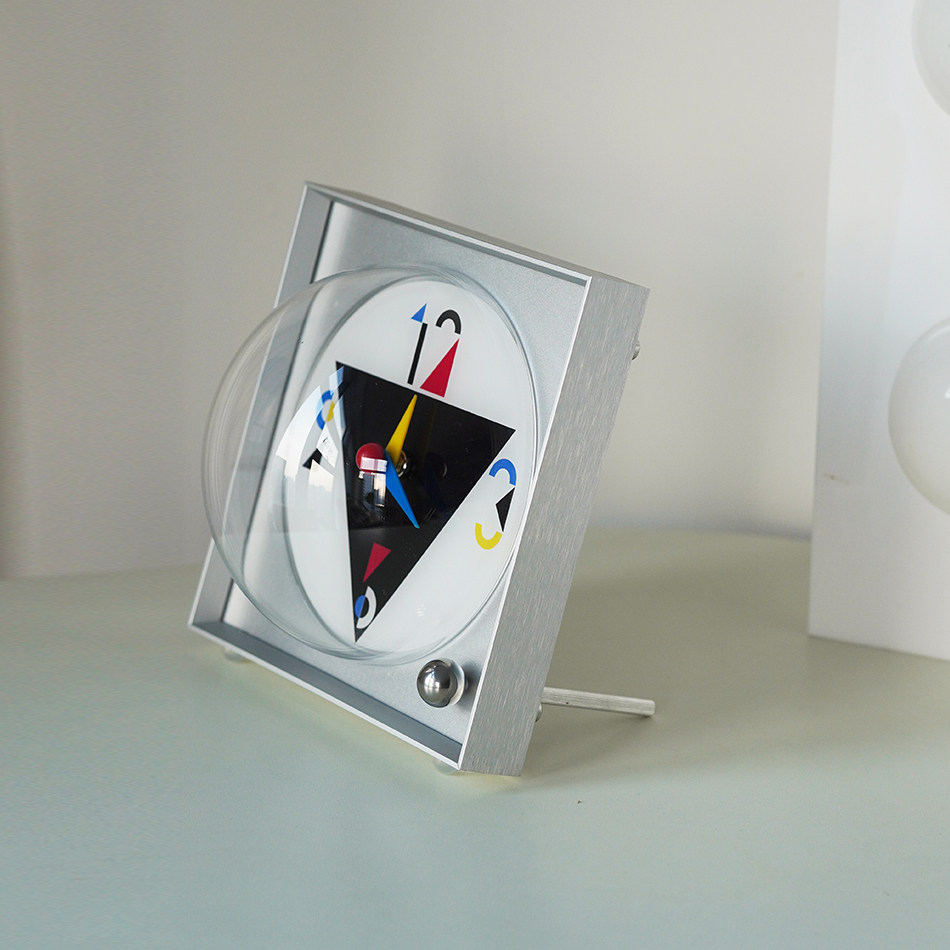 虚室杂陈新款原创中古包豪斯钟表复古高级感静音客厅时钟桌面摆件,淘宝优惠券,粉丝福利购,淘宝优惠卷