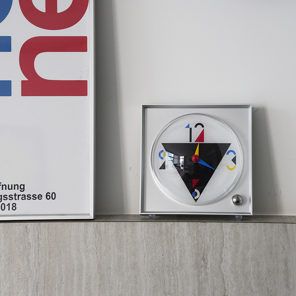 虚室杂陈新款原创中古包豪斯钟表复古高级感静音客厅时钟桌面摆件,淘宝优惠券,粉丝福利购,淘宝优惠卷