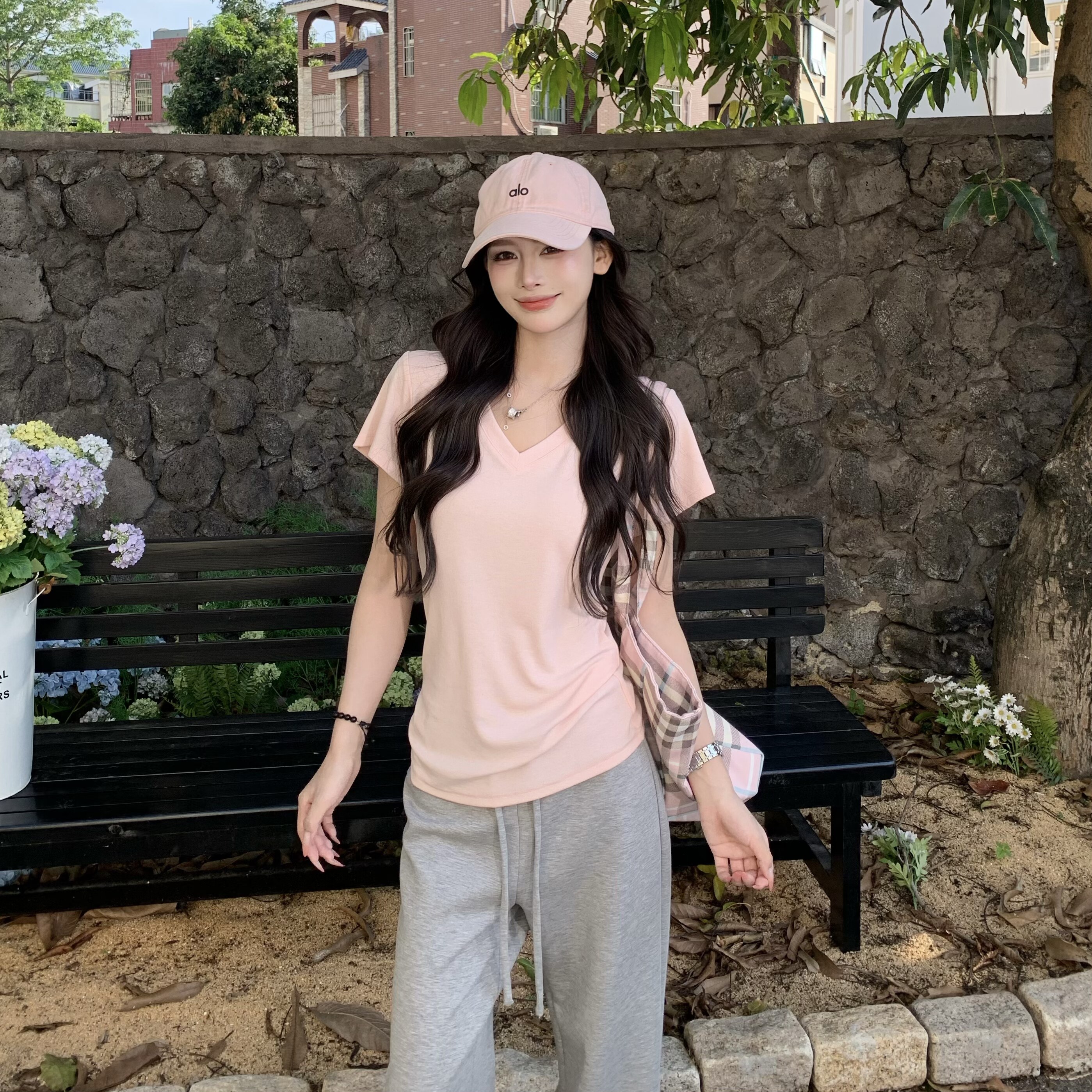 3MER哦哦三妹 夏日清凉显瘦V领短袖T恤女百搭宽松基础款正肩上衣