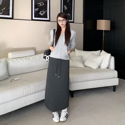3MER哦哦三妹韩系灰色直筒针织半身裙女春夏新款休闲开叉包臀长裙 - 图3