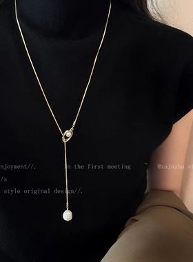 金色珍珠长款吊坠项链女秋冬气质高级感轻奢毛衣链复古可调节配饰