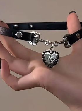 甜酷辣妹风黑色爱心皮革项圈女choker颈环项链脖子配饰感饰品