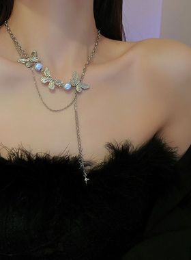 蝴蝶十字架项链女锁骨链网红高级小众设计感甜酷辣妹配饰纯欲新款
