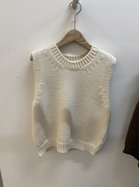 Nine 2022 0422 South Korea East gate stall coat area TABLE-7262159