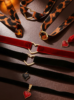 New short collar heart-shaped leopard print velvet necklace