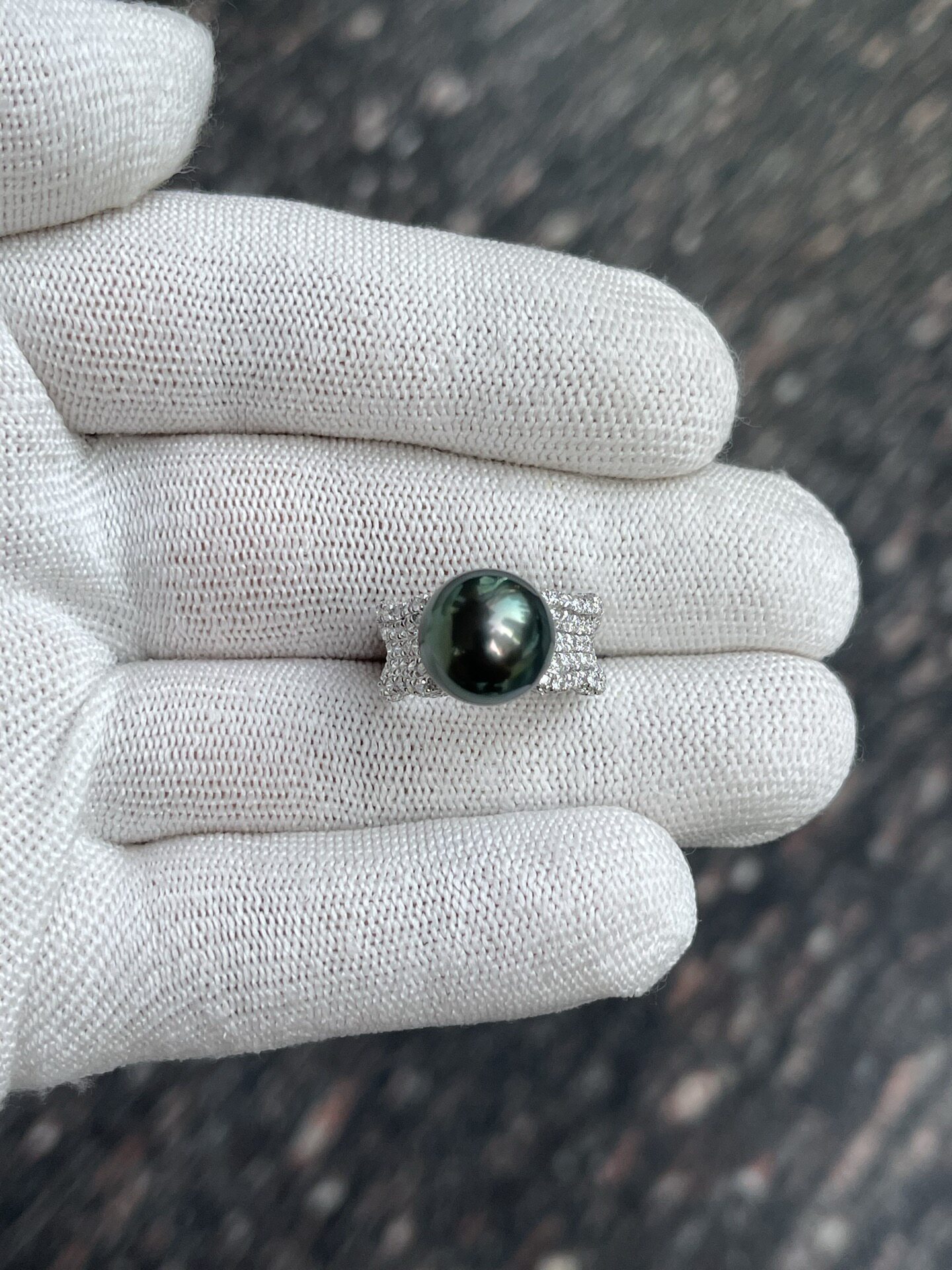 11.59mm Tahitian malachite green ring set with super-heavy S925 cultivated diamonds, shot in natural light