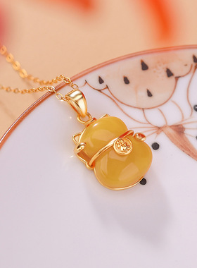 悦宝珠宝S925纯银镀金蜜蜡复古国风福字招财猫吊坠新中式气质挂坠