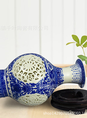 陶瓷花瓶中式家居装饰工艺品摆件景德镇青花瓷瓶镂空瓷器花瓶