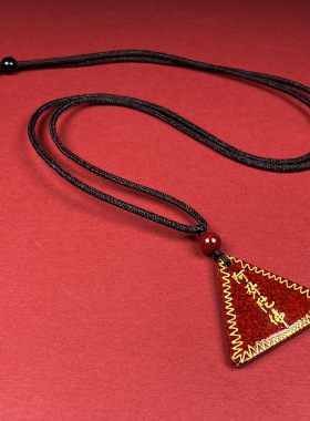 贵州原矿朱砂晶体砂阿弥陀佛三角牌吊坠子烫金项链吊坠男女款批发