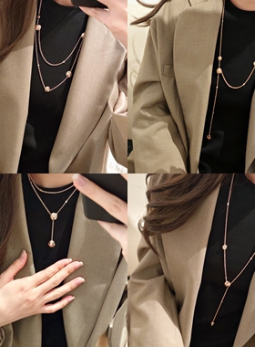 多种佩戴方式的山茶花毛衣链