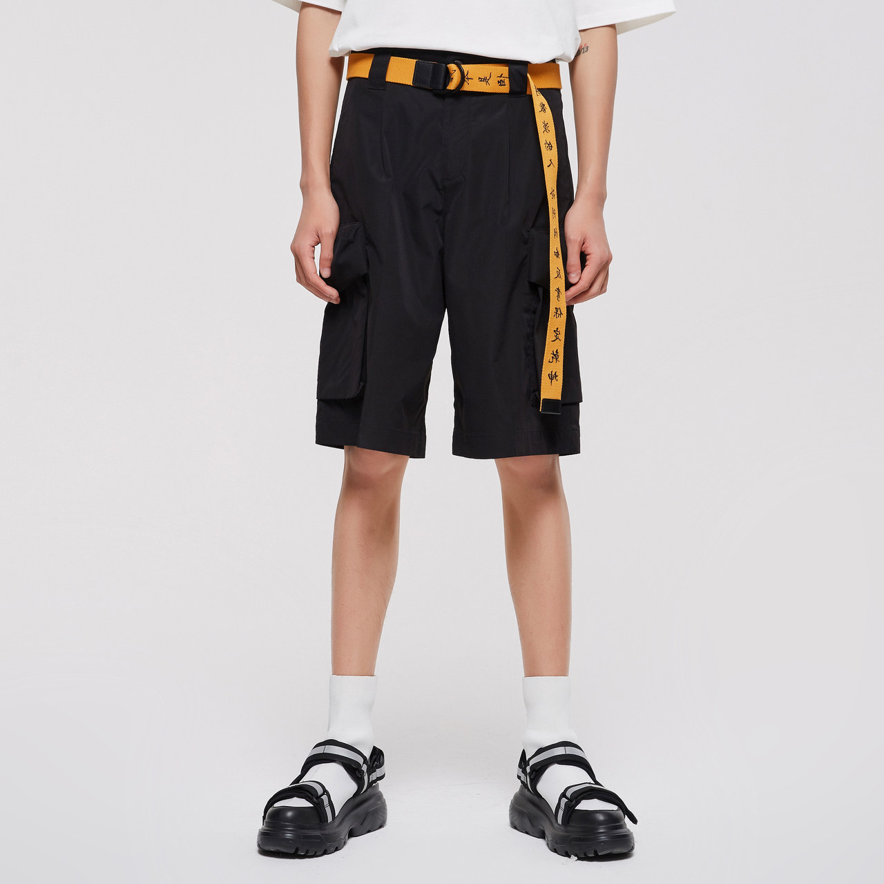  美特斯邦威outlets店休闲裤