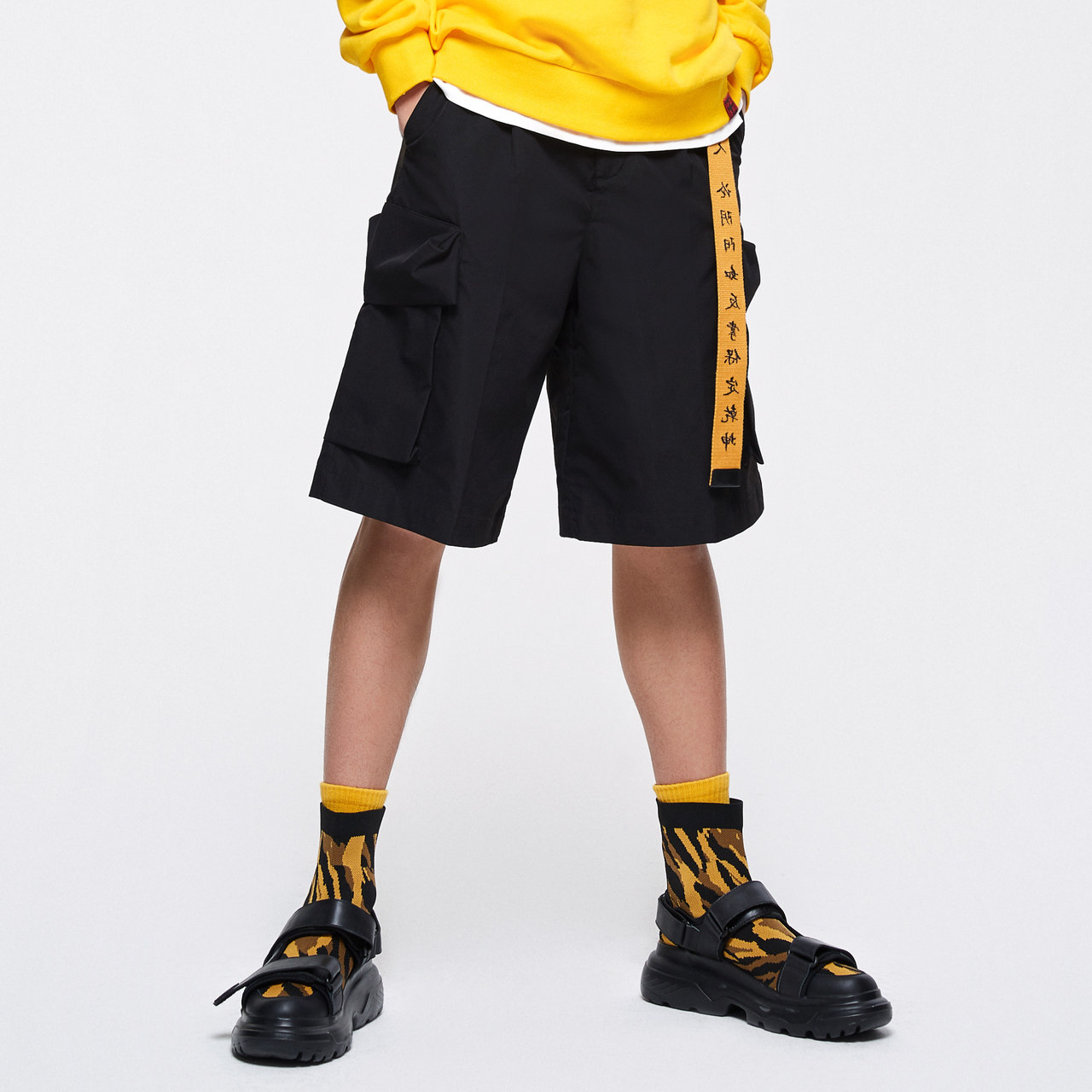  美特斯邦威outlets店休闲裤