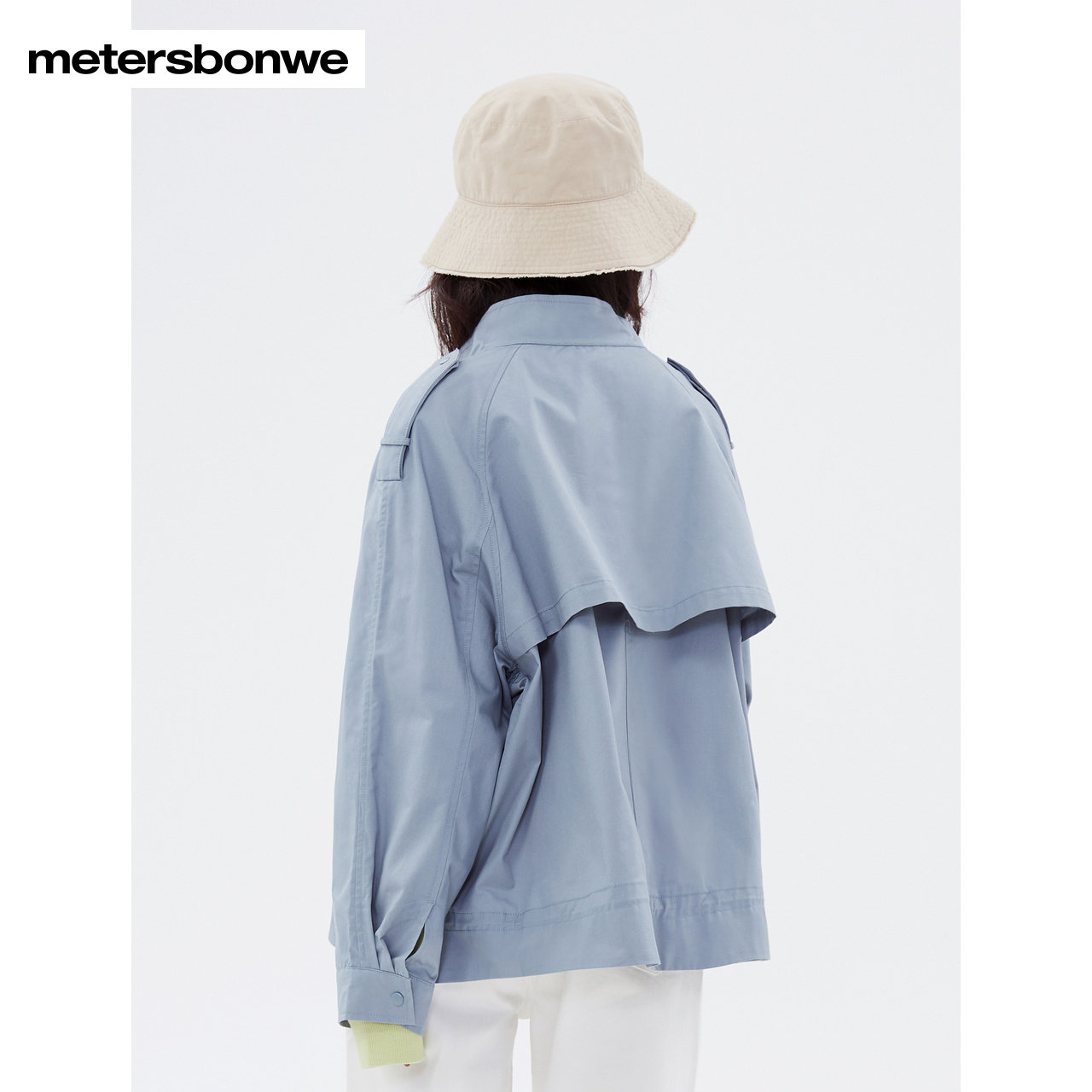  美特斯邦威outlets店短外套