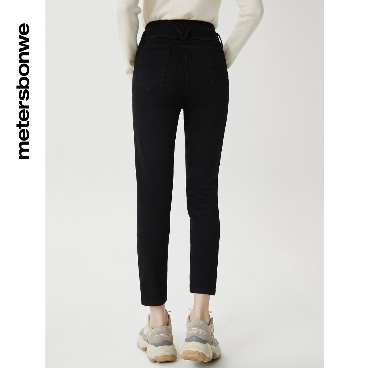  美特斯邦威outlets店牛仔裤