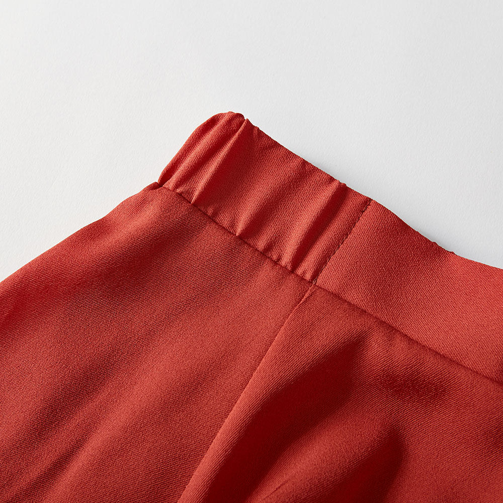  美特斯邦威outlets店半身裙