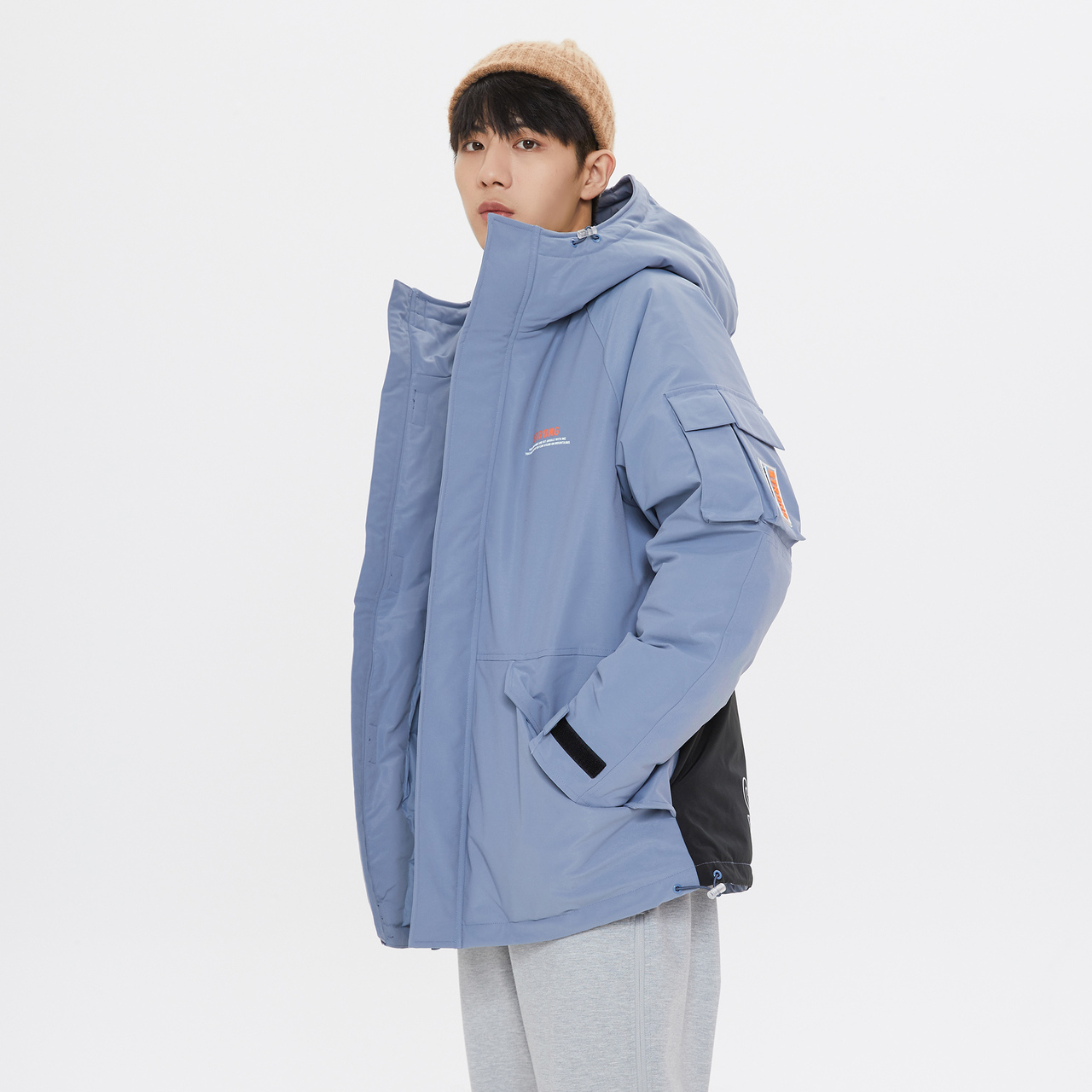  美特斯邦威outlets店羽绒服