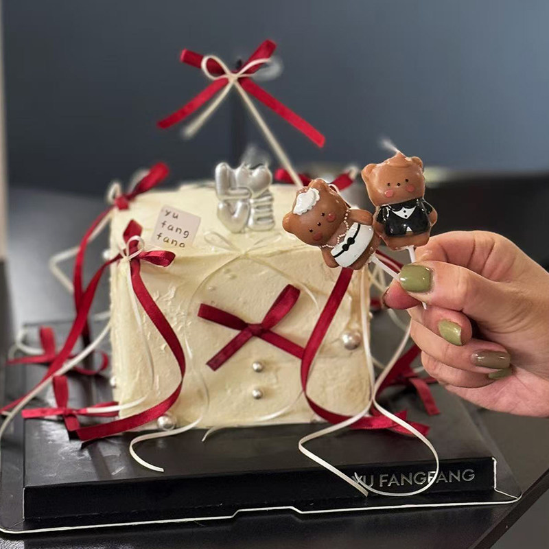 2.14烂漫情侣西装婚纱小熊蜡烛情人节蛋糕装饰蝴蝶结丝带装扮插件,淘宝优惠券,粉丝福利购,淘宝优惠卷