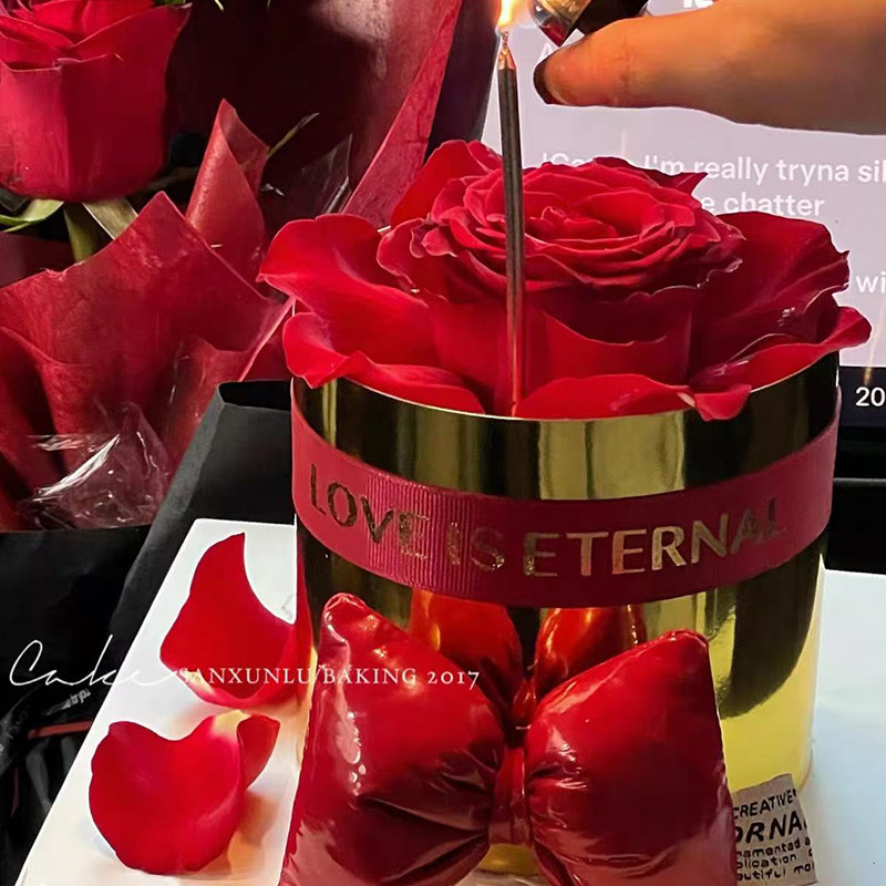 2026女神节情人节立体蝴蝶结金色围边蛋糕装饰仿真玫瑰花烘焙装扮,淘宝优惠券,粉丝福利购,淘宝优惠卷